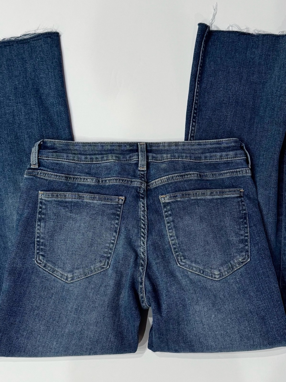 H & M DIVIDED FLARED ULTRA HIGH JEANS

Non smoking
No Pets